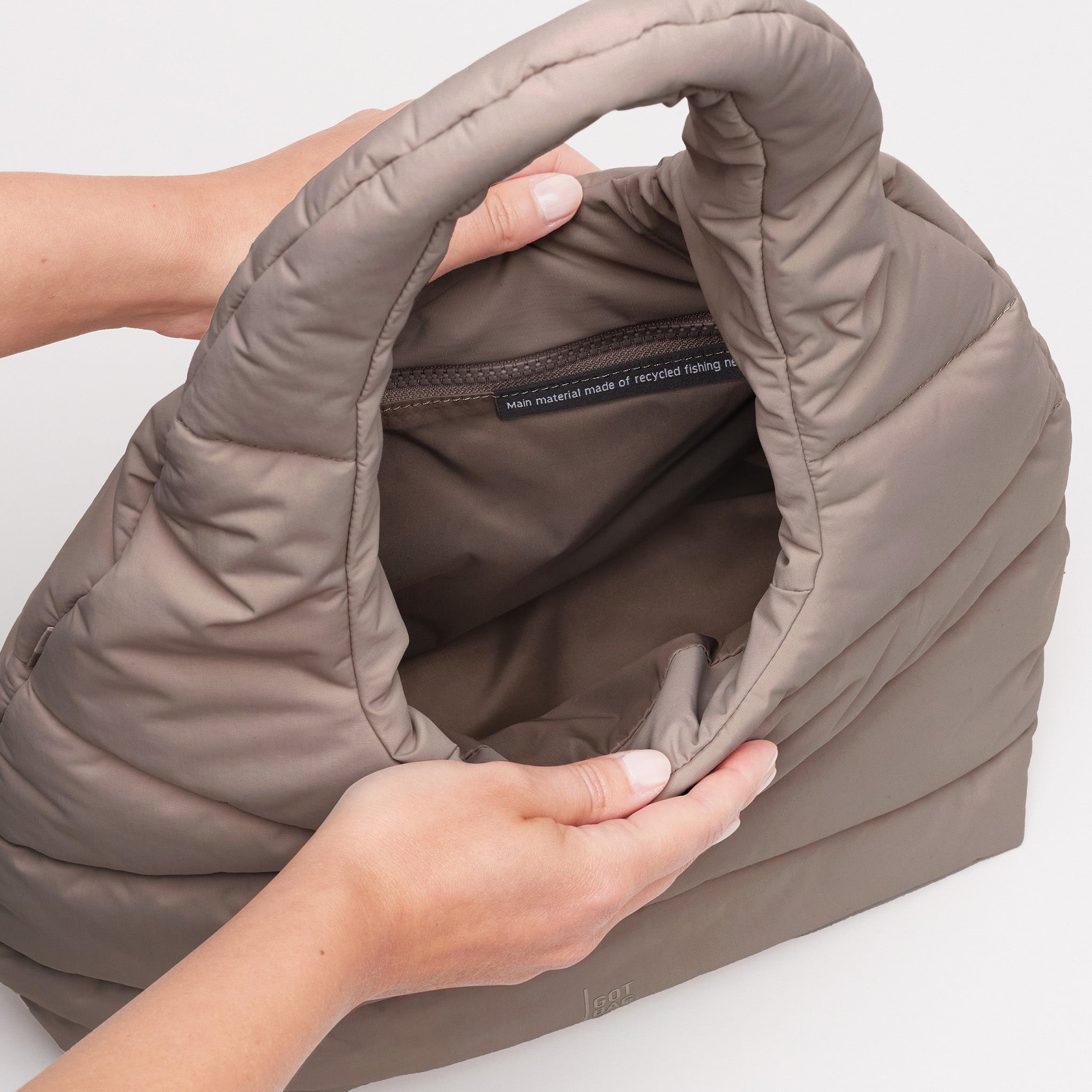GOT BAG Wavy Puffer Shoulder Bag Oyster