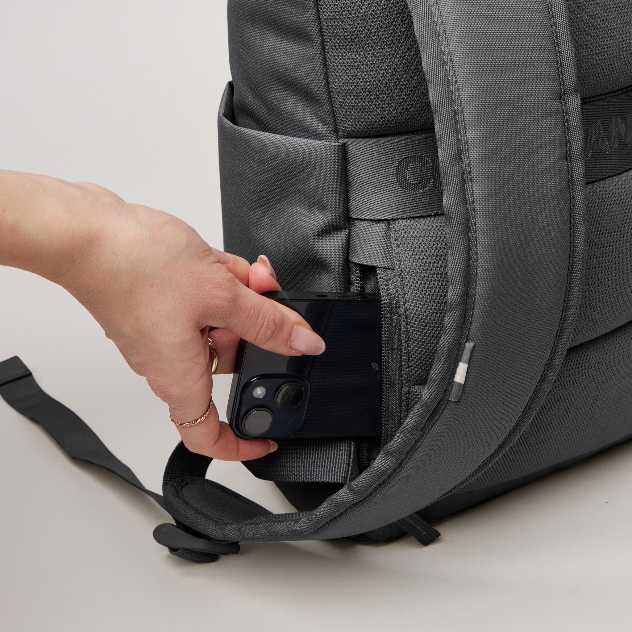 GOT BAG Rolltop Easy Small Monochrome Shark