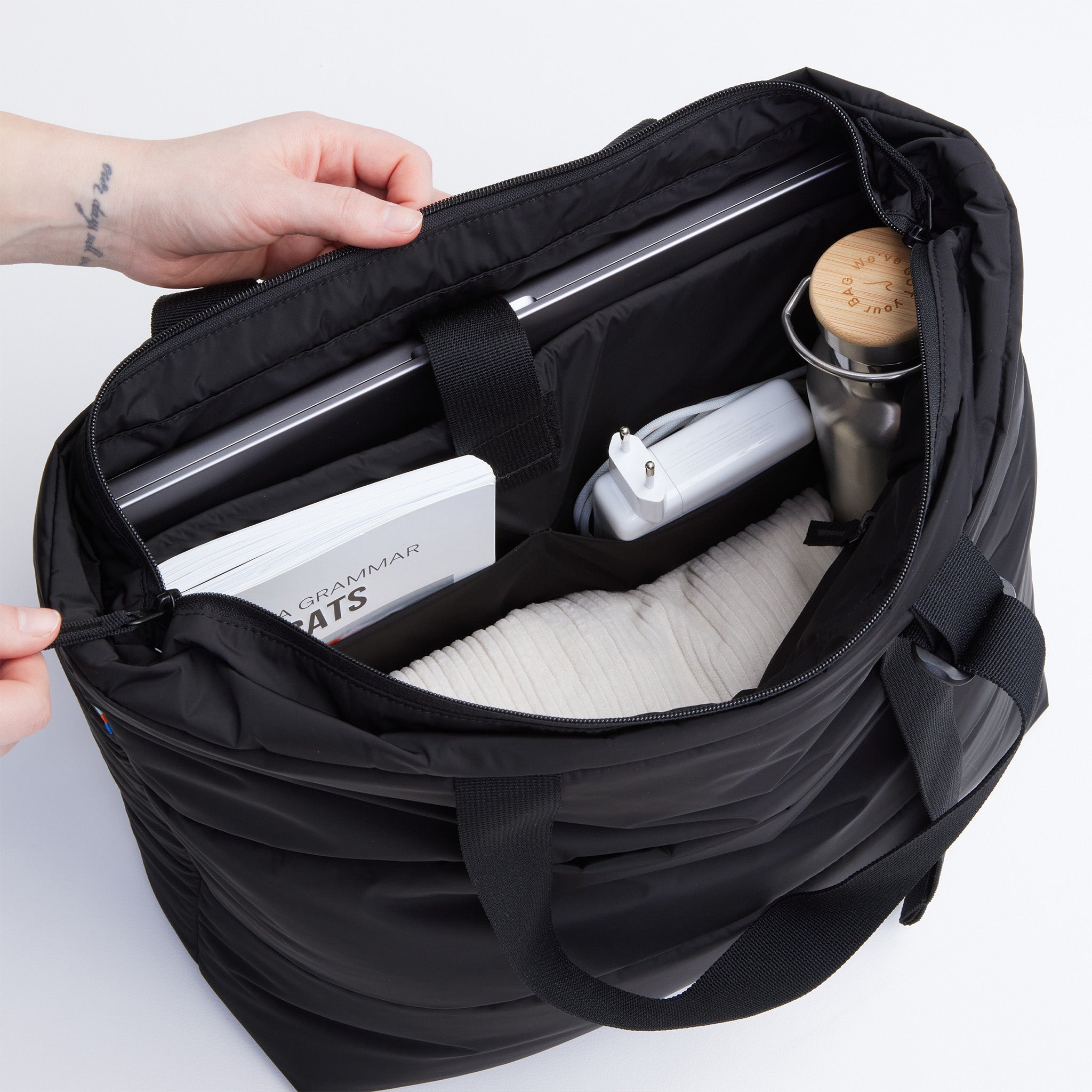GOT BAG Puffer Tote Bag Monochrome Black